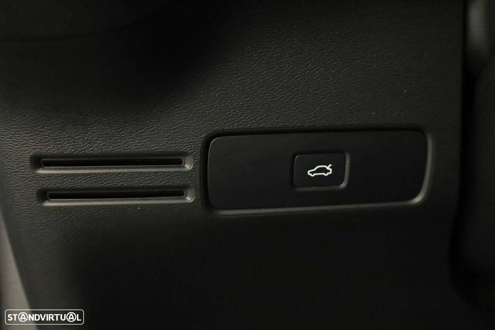 Volvo XC 40 2.0 B3 Essential - 18
