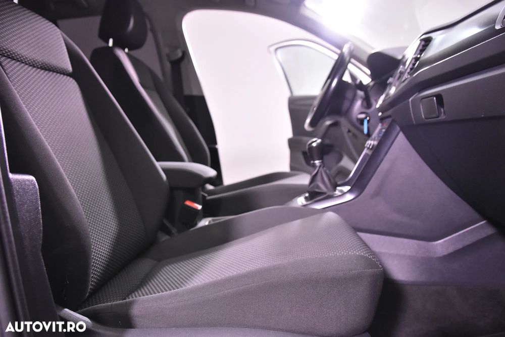 Volkswagen T-Roc - 11