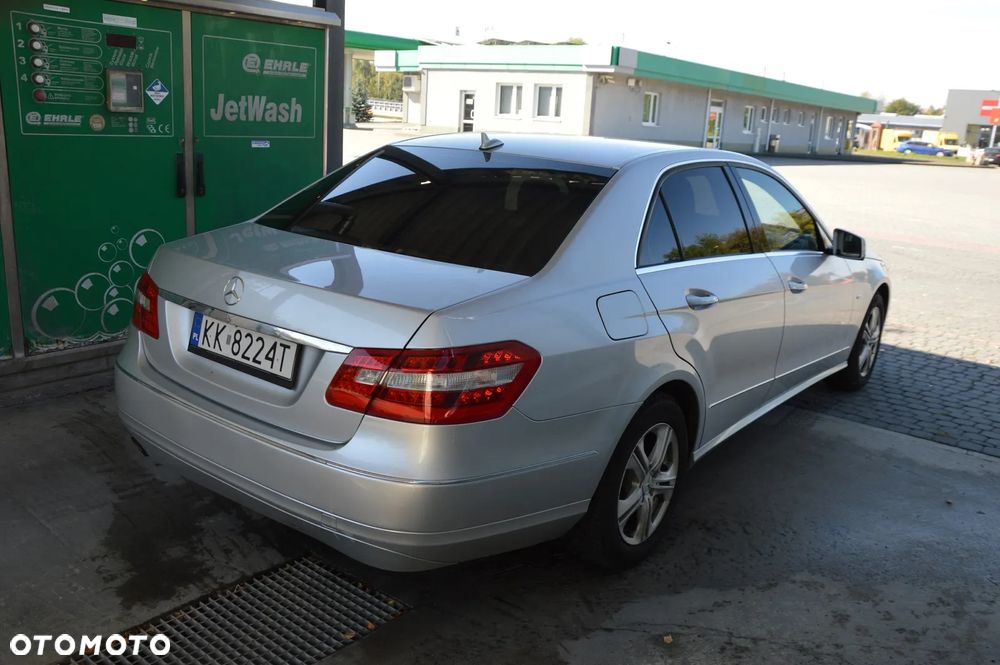 Mercedes-Benz Klasa E 200 CGI BlueEff Elegance - 14