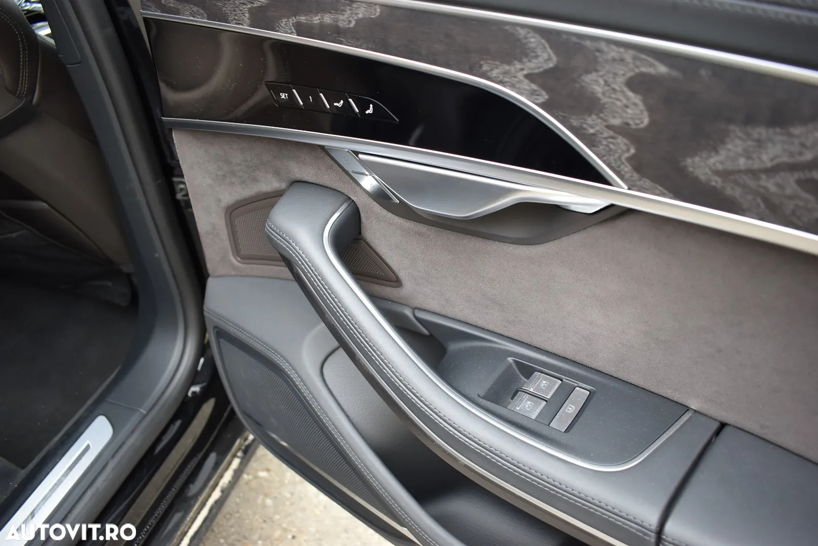 Audi A8 55 TFSI quattro Tiptronic MHEV - 24