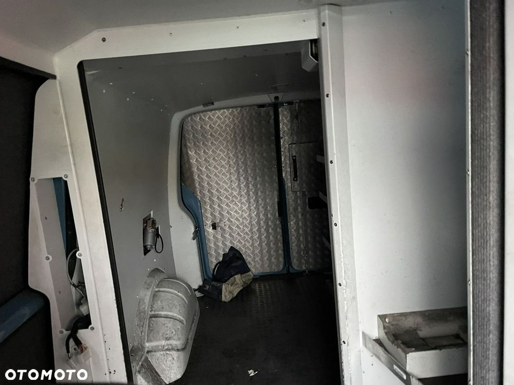 Volkswagen Transporter - 4