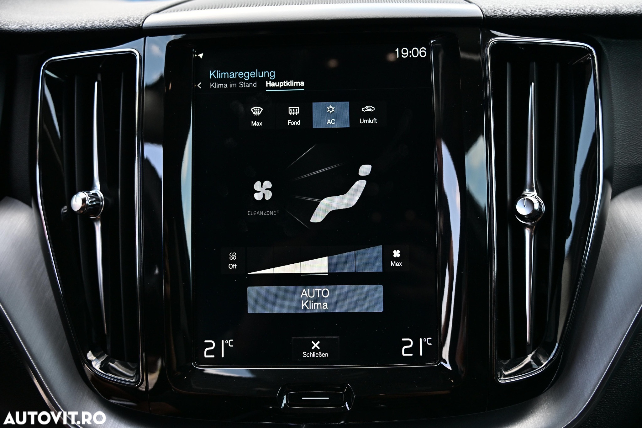 Volvo XC 60 D4 AWD Geartronic Momentum - 25