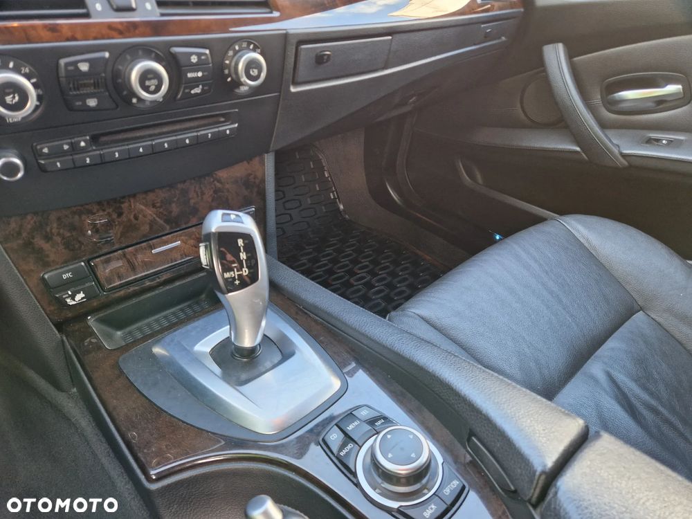 BMW Seria 5 530d xDrive - 17