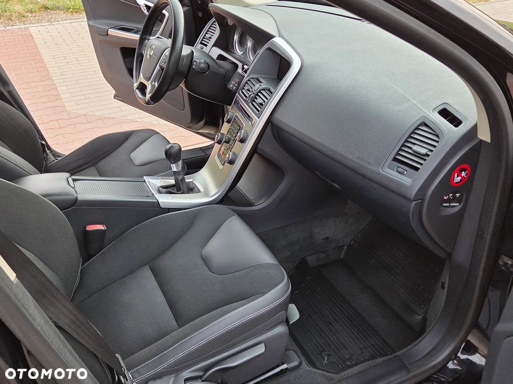 Volvo XC 60 D5 AWD Edition Pro - 22