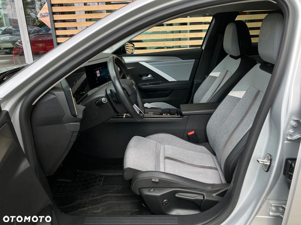 Opel Astra 1.2 T Elegance S&S - 38