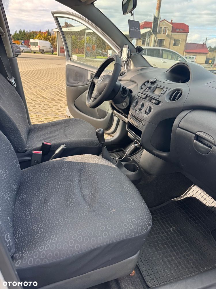 Toyota Yaris - 12