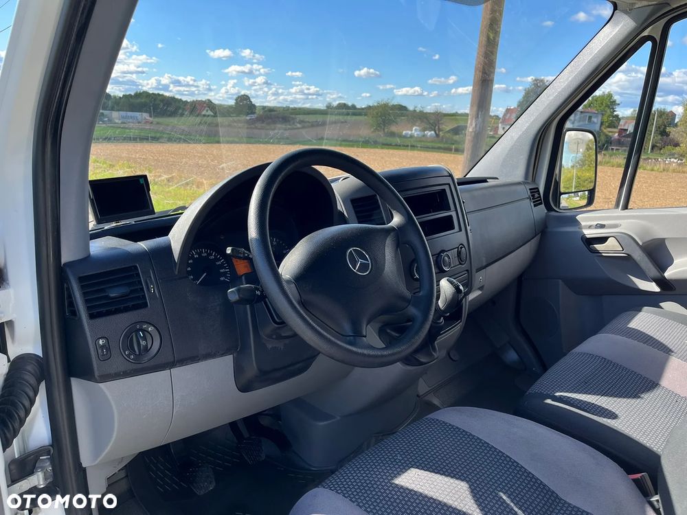 Mercedes-Benz Sprinter - 11