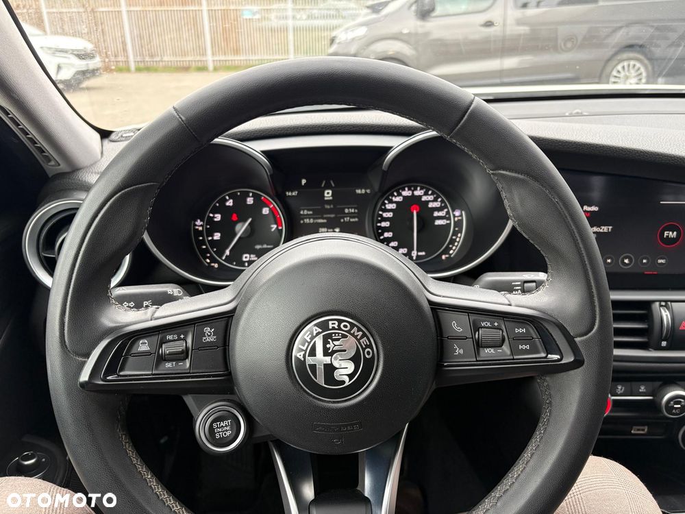 Alfa Romeo Giulia 2.0 Turbo - 13