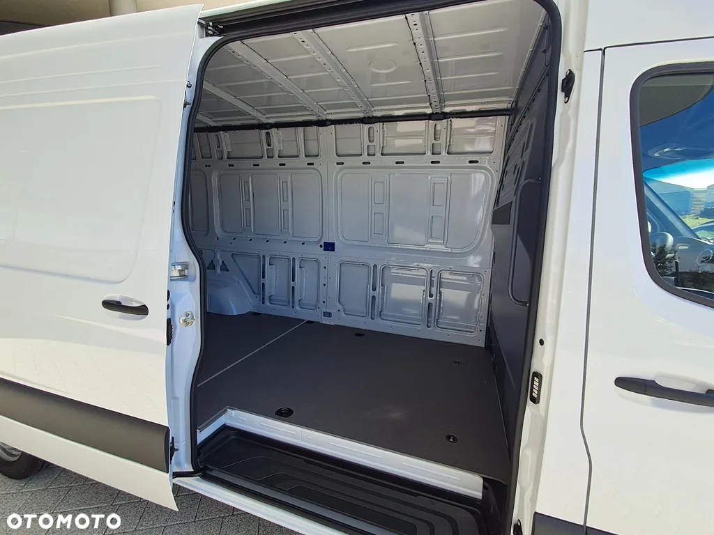 Mercedes-Benz Sprinter - 15