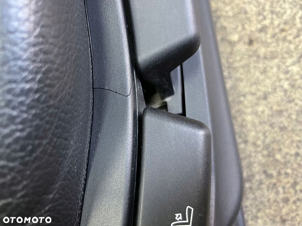 Fotel prawy przod przedni pasazera skorzany skora czarna GRZANY BMW X3 E83 - 10