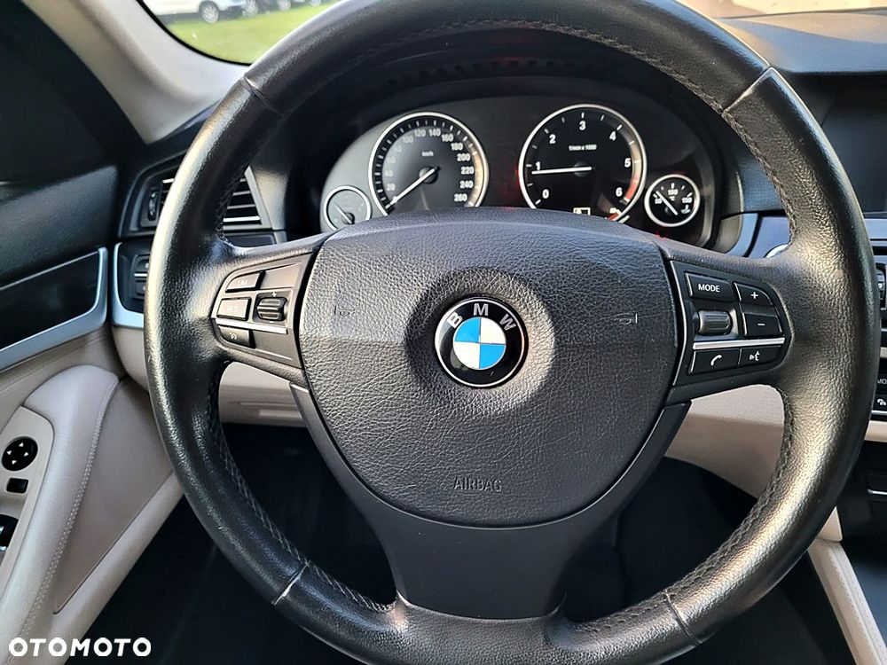 BMW Seria 5 520d Luxury Line - 12