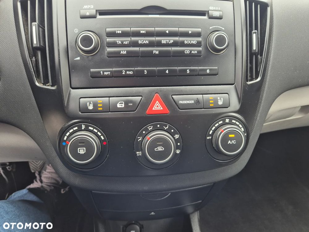 Kia Ceed - 10