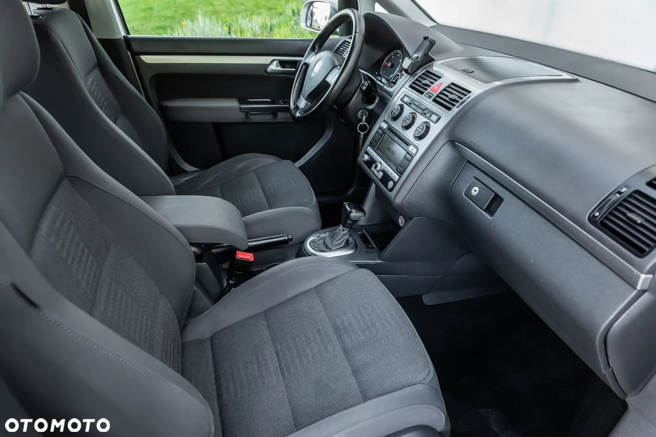 Volkswagen Touran - 27