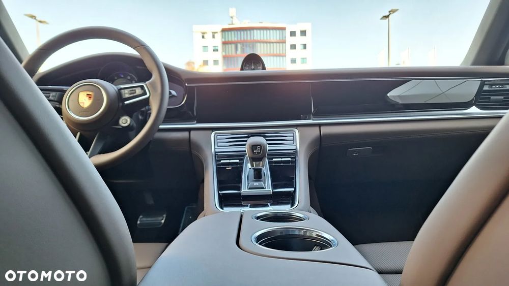 Porsche Panamera 4 E-Hybrid - 8