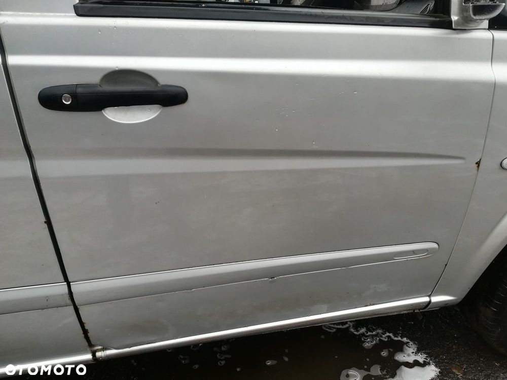 drzwi przód vito viano w639 prawe srebrne lak.9744 - 2
