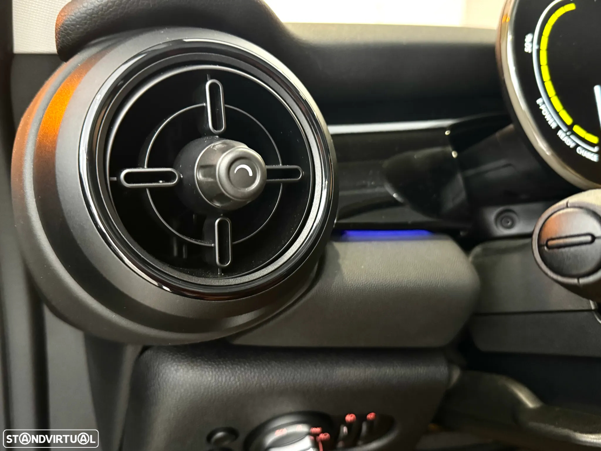 MINI 3 Portas Cooper SE Premium Extra Essential - 33