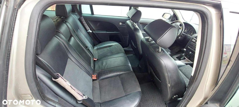 Ford Mondeo 2.0 Ghia - 11