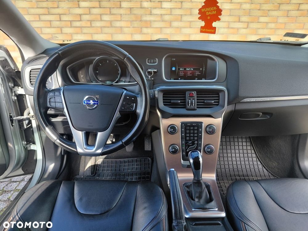 Volvo V40 Cross Country - 8