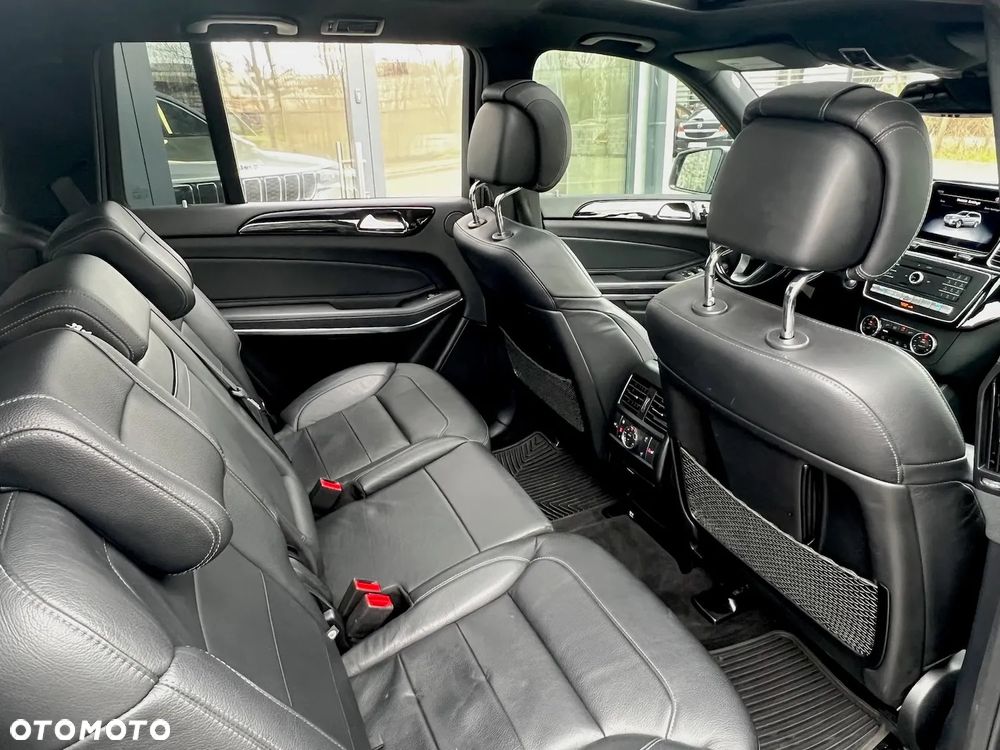 Mercedes-Benz GLS - 38