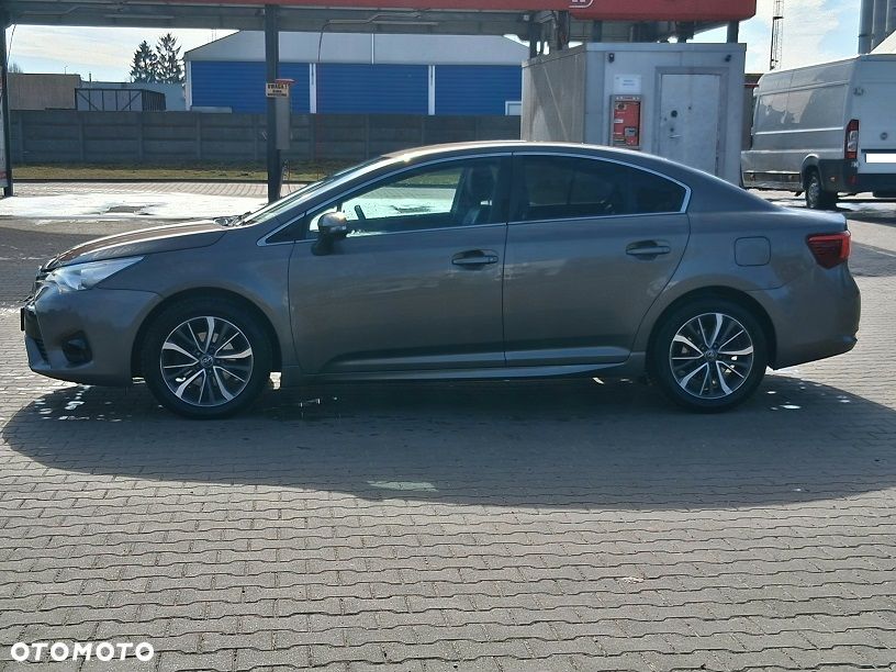 Toyota Avensis 1.8 Premium - 4