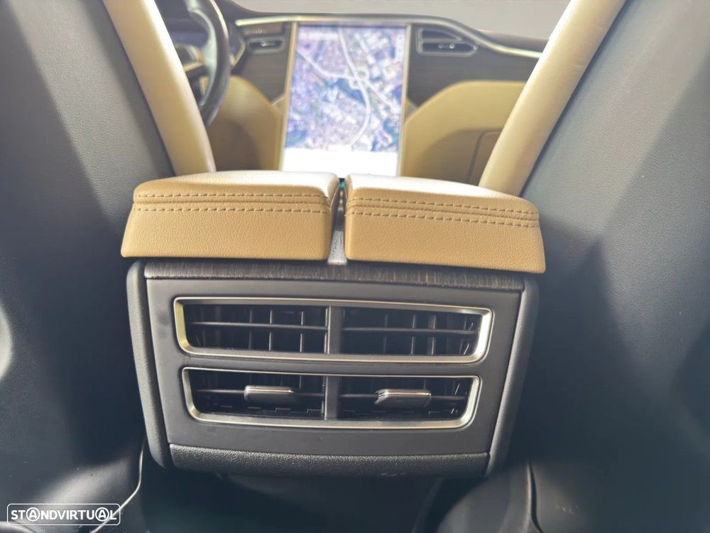 Tesla Model S - 26