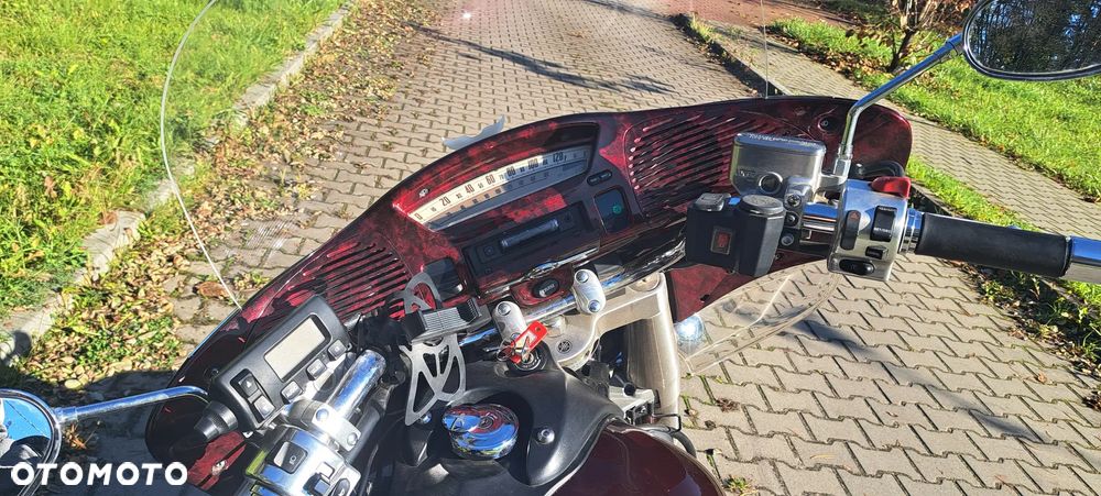 Yamaha Venture - 10