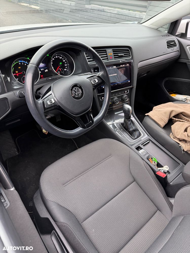 Volkswagen e-Golf - 10