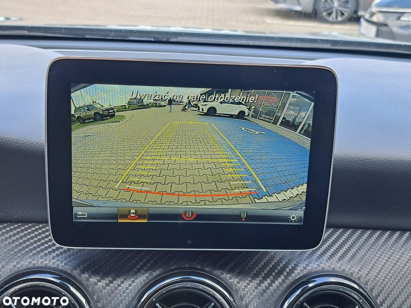 Mercedes-Benz GLA 180 d - 12