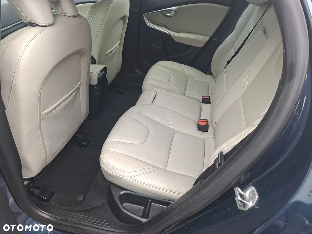 Volvo V40 D2 Momentum - 12