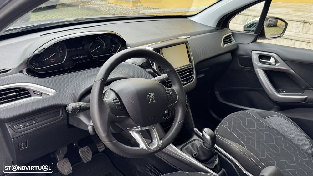 Peugeot 2008 1.2 PureTech Style - 12