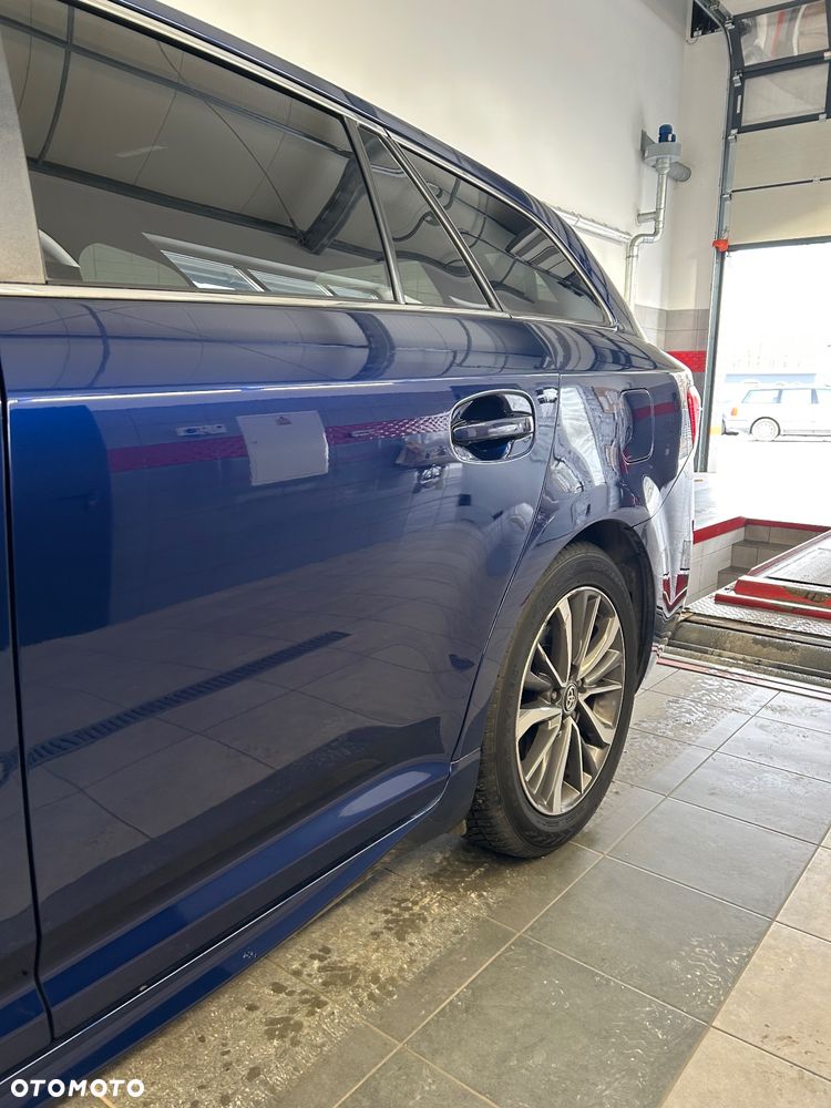 Toyota Avensis 2.0 D-4D Premium - 5