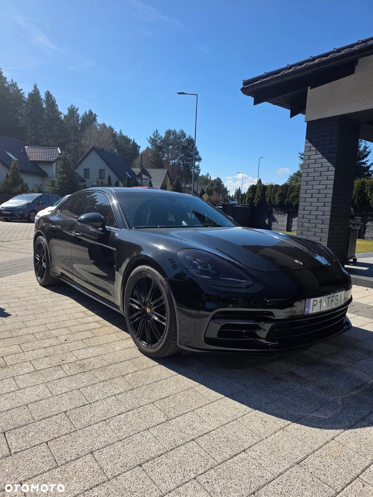 Porsche Panamera - 4