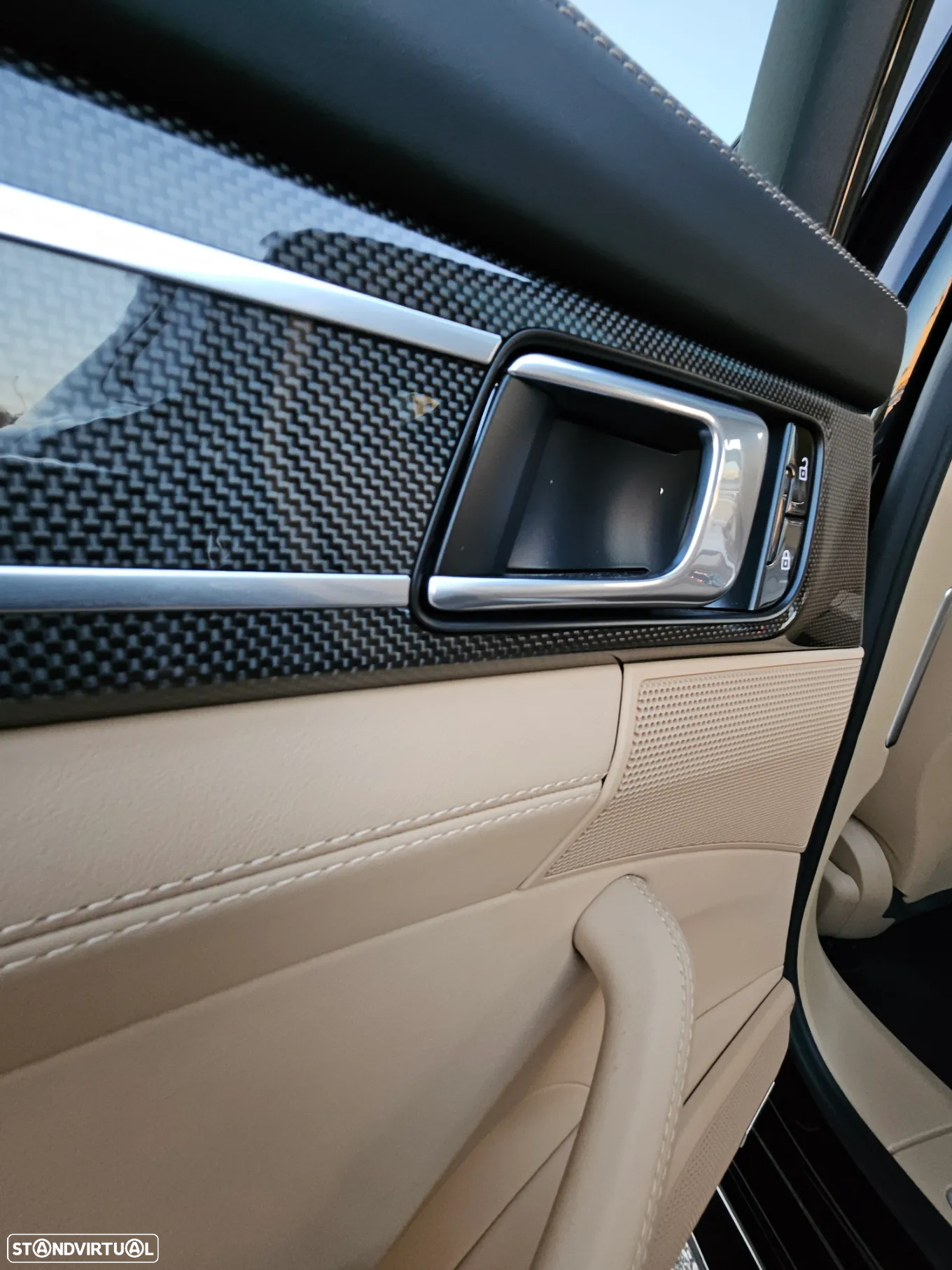 Porsche Panamera 4 E-Hybrid - 16