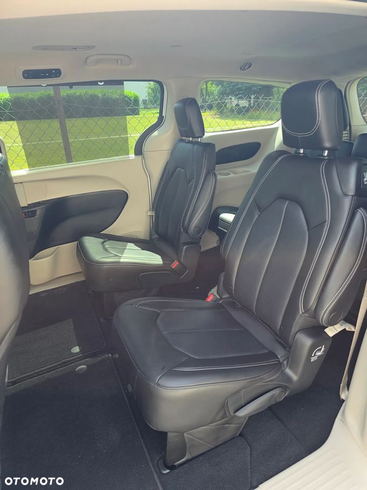 Chrysler Pacifica - 12