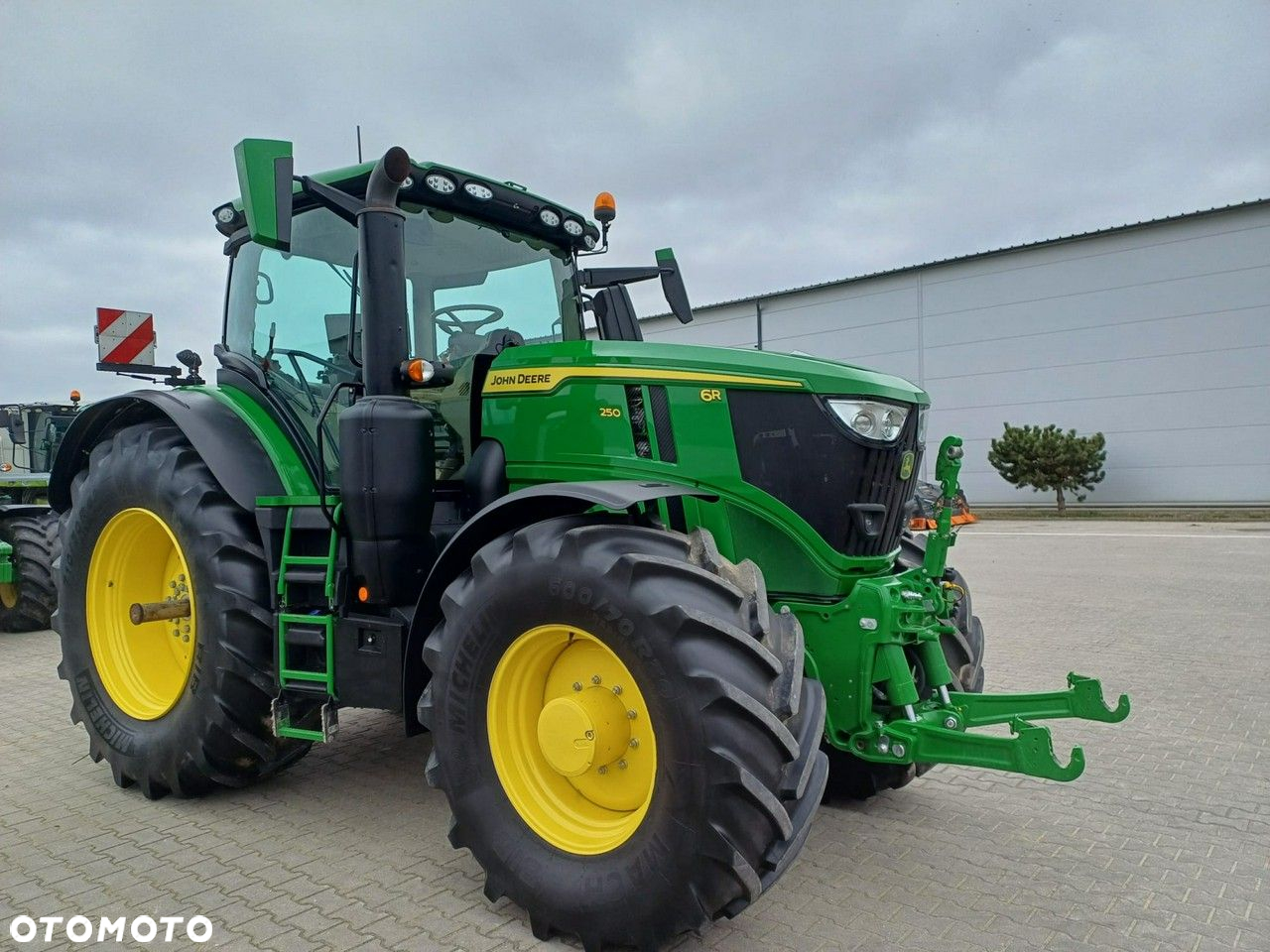 John Deere 6R250 - 6