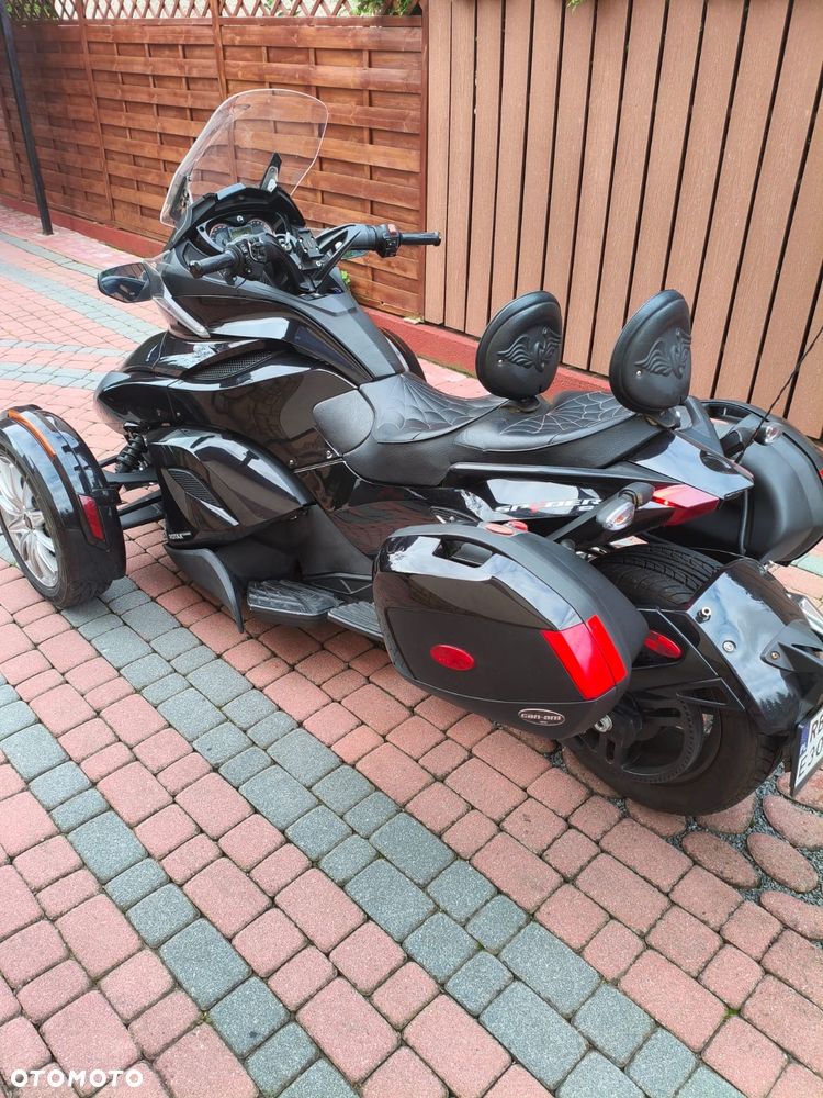 Can-Am Spyder - 16