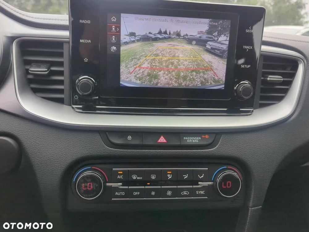 Kia Ceed - 11