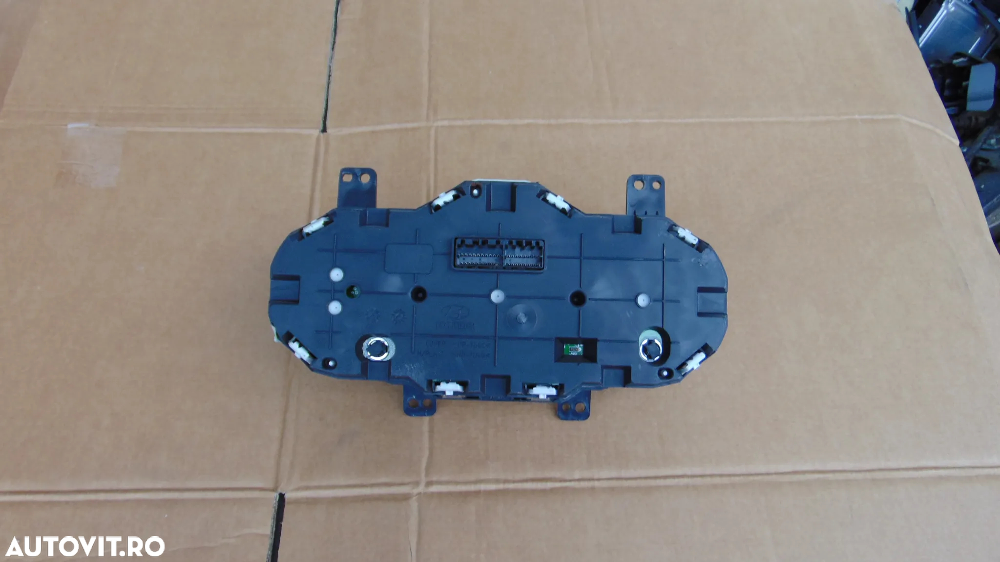 Vand Ceas de bord Hyundai i 10 1.1 benzina an 2010 - 3