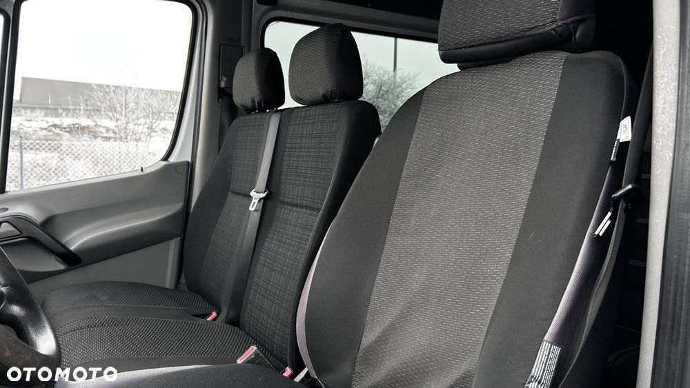 Mercedes-Benz Sprinter - 12