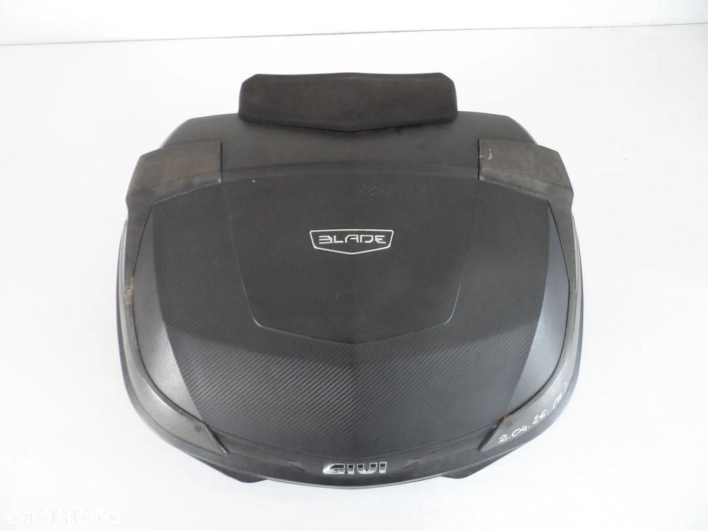 KUFER MOTOCYKLOWY GIVI Z OPARCIEM - 2
