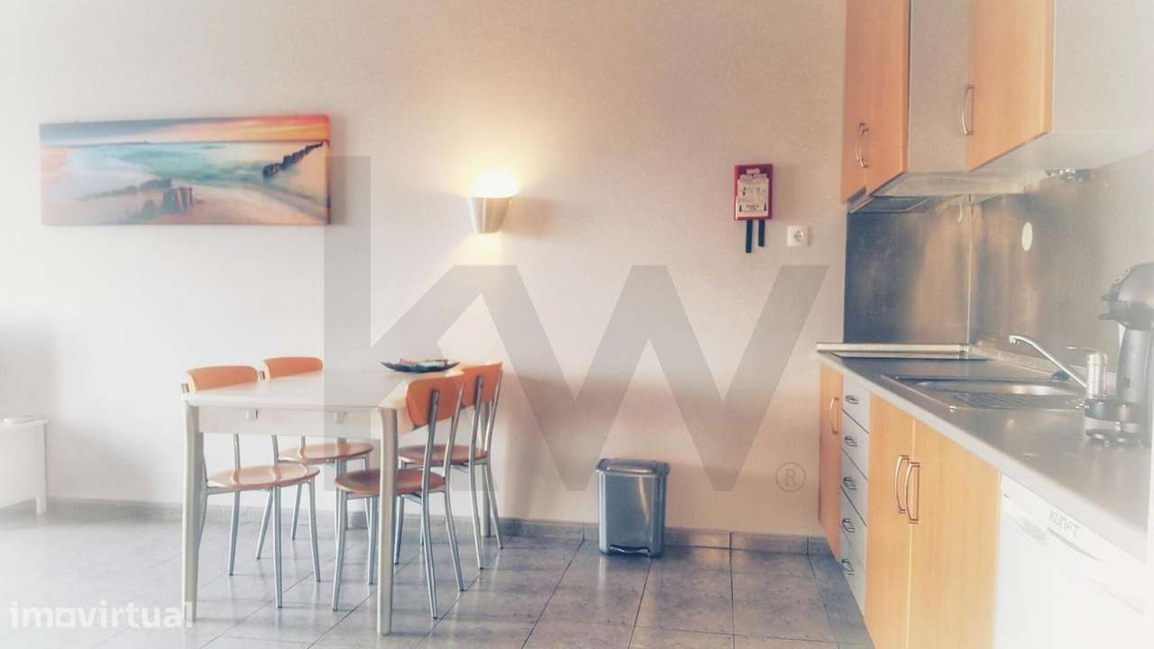 Apartamento T1, Condomínio Com Piscina, Garagem e Jardim Privado, Vist - Grande imagem: 4/21