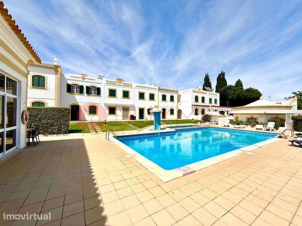 Moradia T2 Duplex com piscina em condomínio privado - Vilamoura