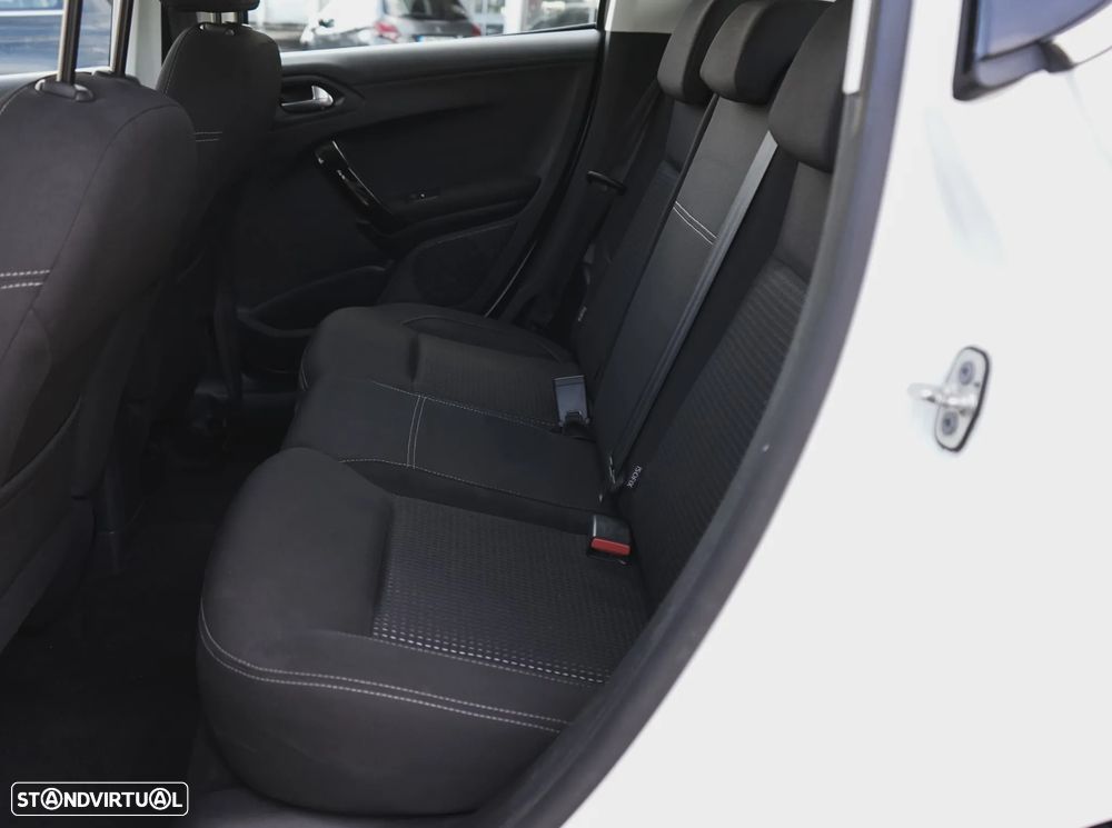 Peugeot 208 1.6 BlueHDi Style - 28