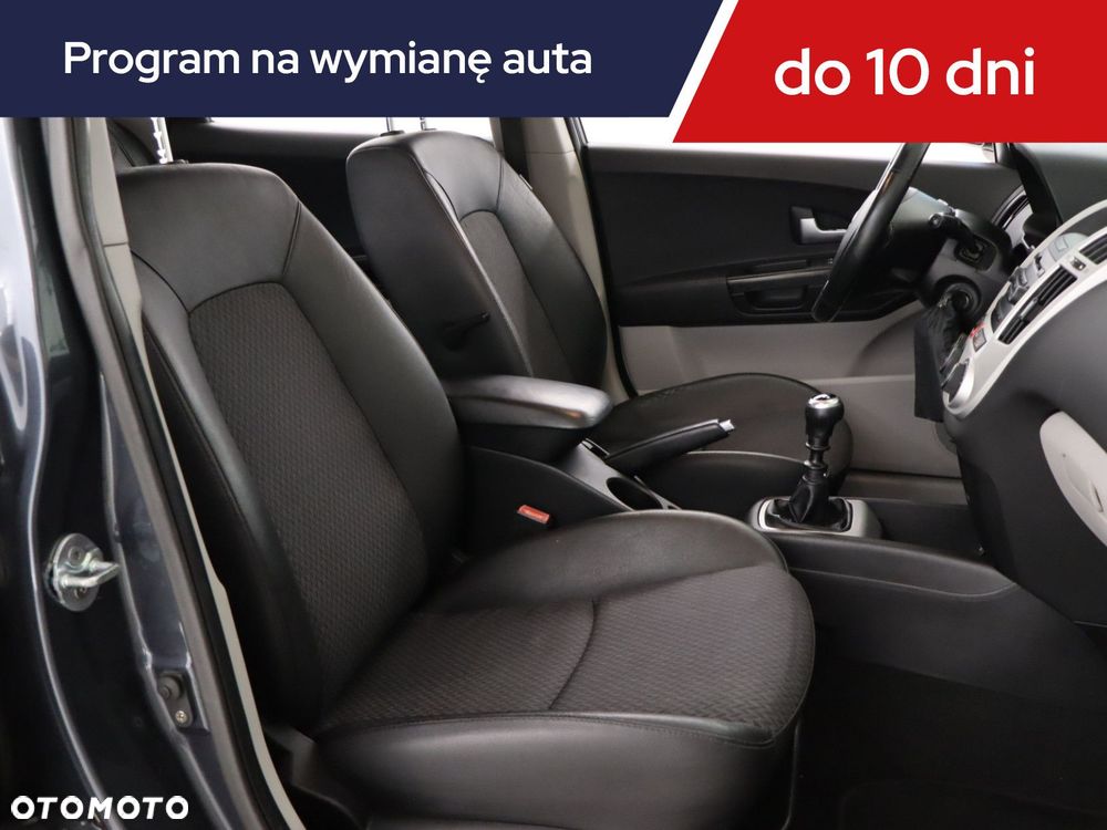 Kia Ceed - 11
