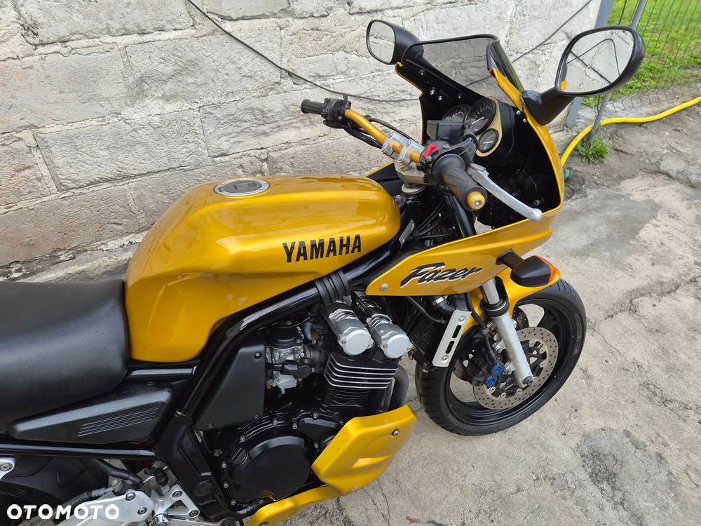 Yamaha FZS - 12