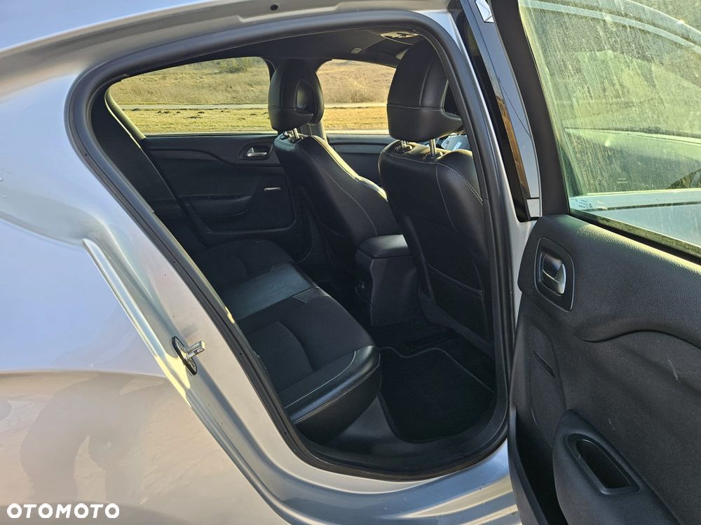 Citroën DS4 e-HDi 110 SoChic - 25