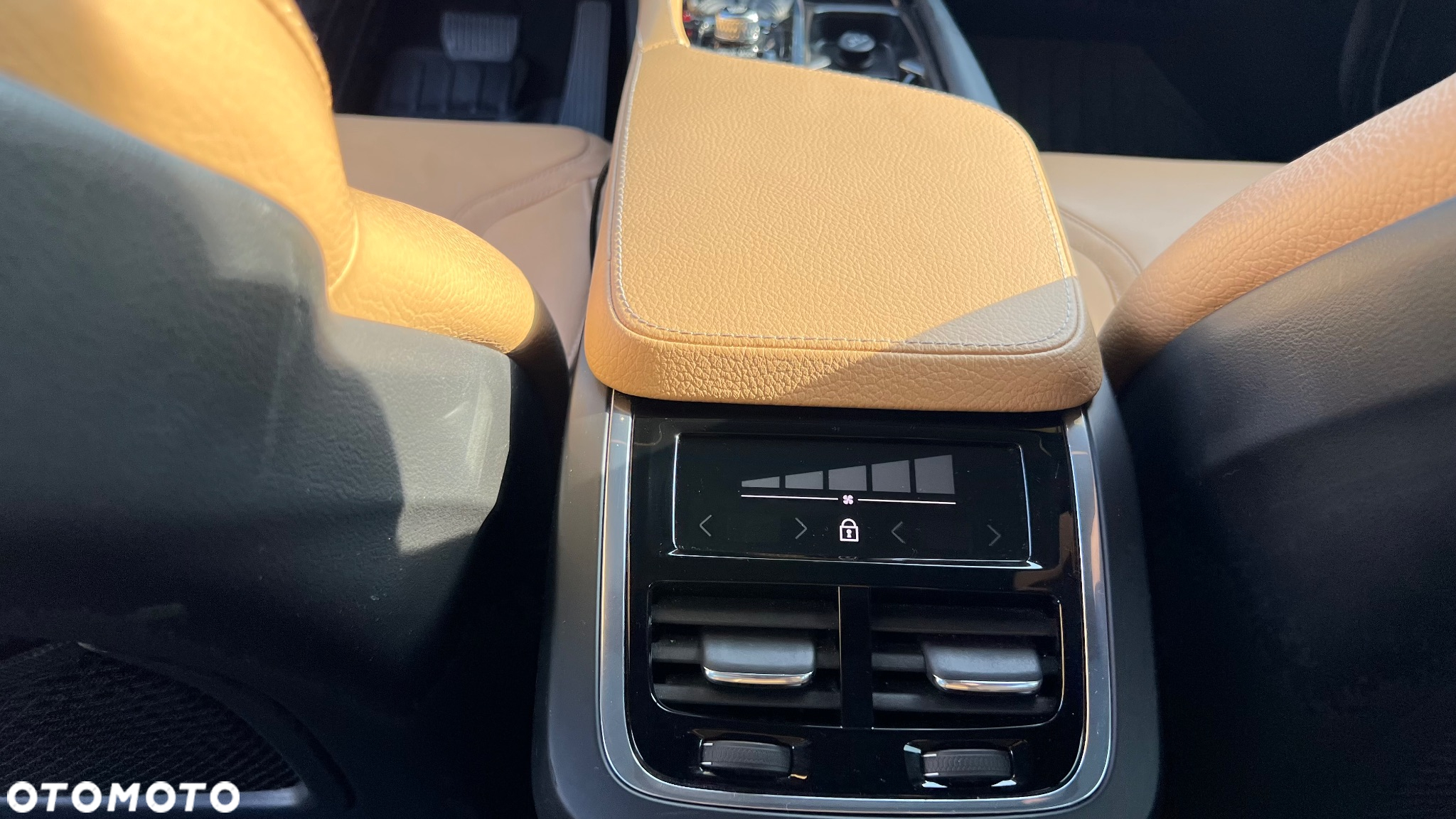 Volvo V90 Cross Country T5 AWD - 24