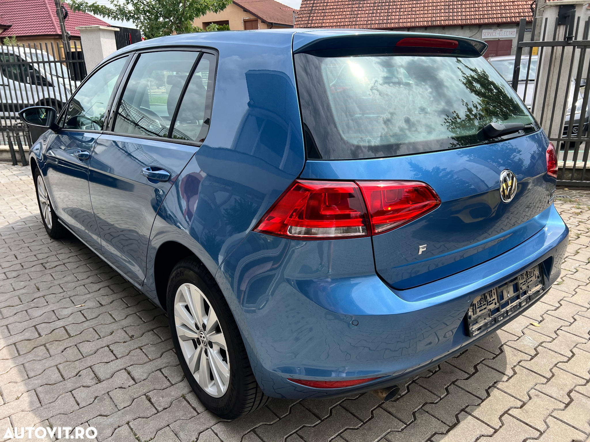 Volkswagen Golf 1.6 TDI BMT Comfortline - 3