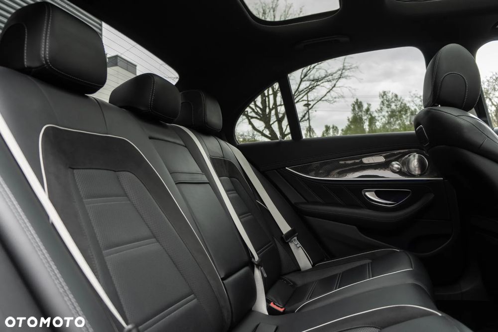 Mercedes-Benz Klasa E AMG 63 S 4Matic+ 9G-TRONIC - 31