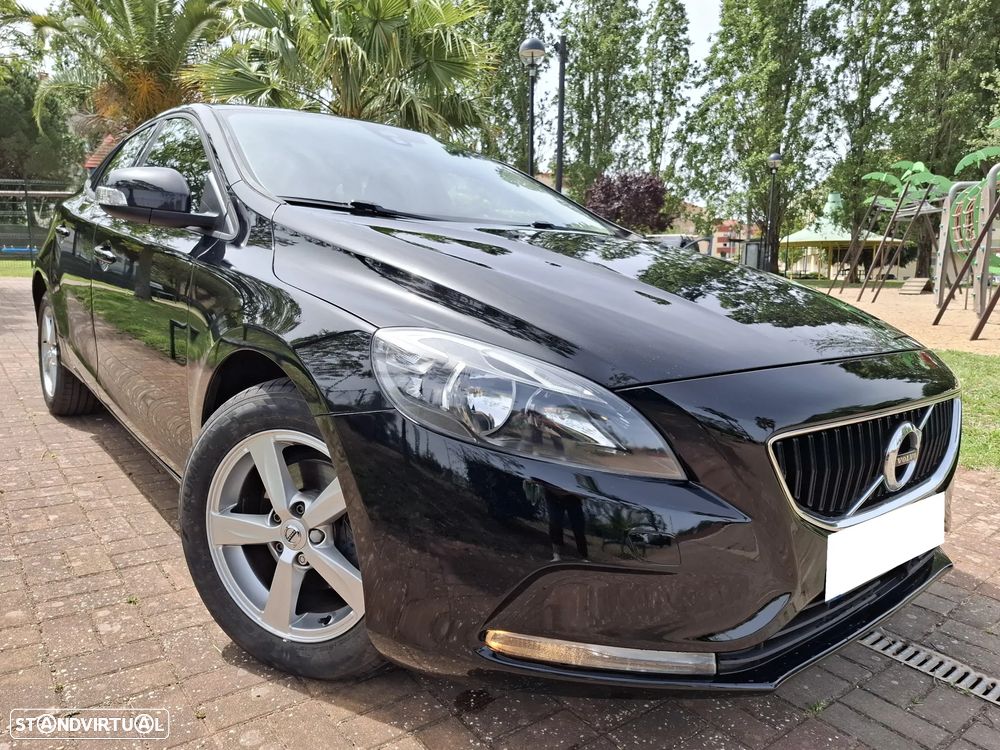 Volvo V40 2.0 D2 Momentum - 1